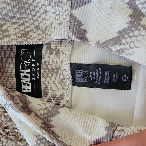 Beach Riot shorts - Picture 2 of 3